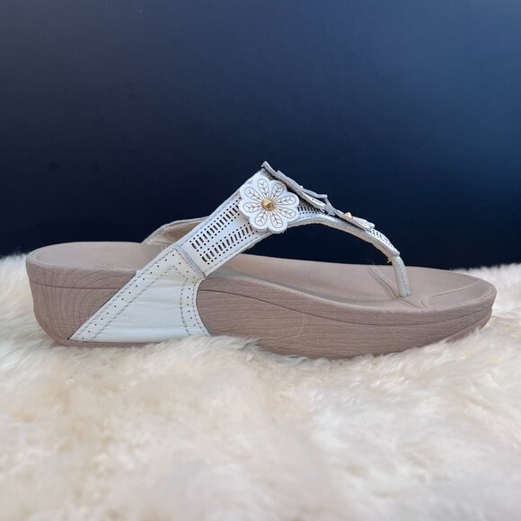 FitFlop Fiorella Floral Sandals, Flip Flops, Thongs Antique White Size 8 - Picture 7 of 9